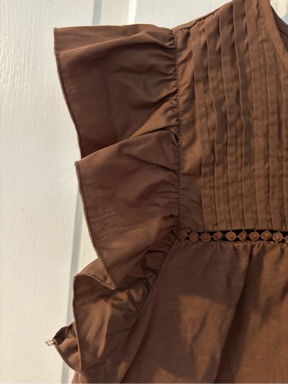 Dolan/Anthropologie Women’s Brown Ruffle Sleeve Pleated Yoke Blouse Top Size L - Picture 3 of 6